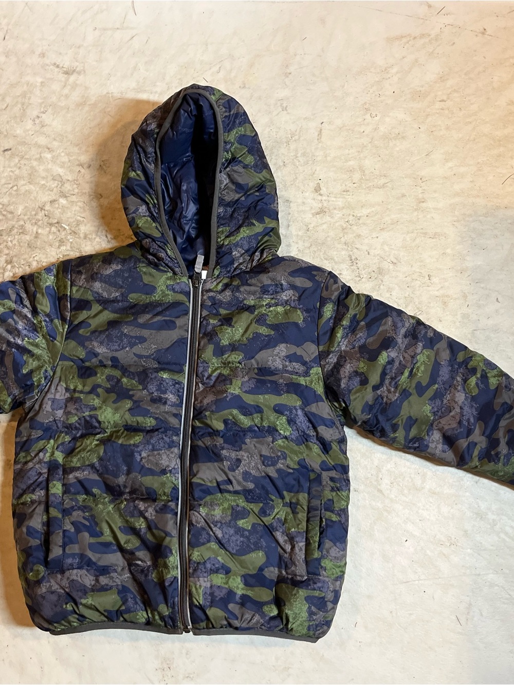 Reversible Down Hanna Camo Hooded Puffer Jacket in Navy & Olive
